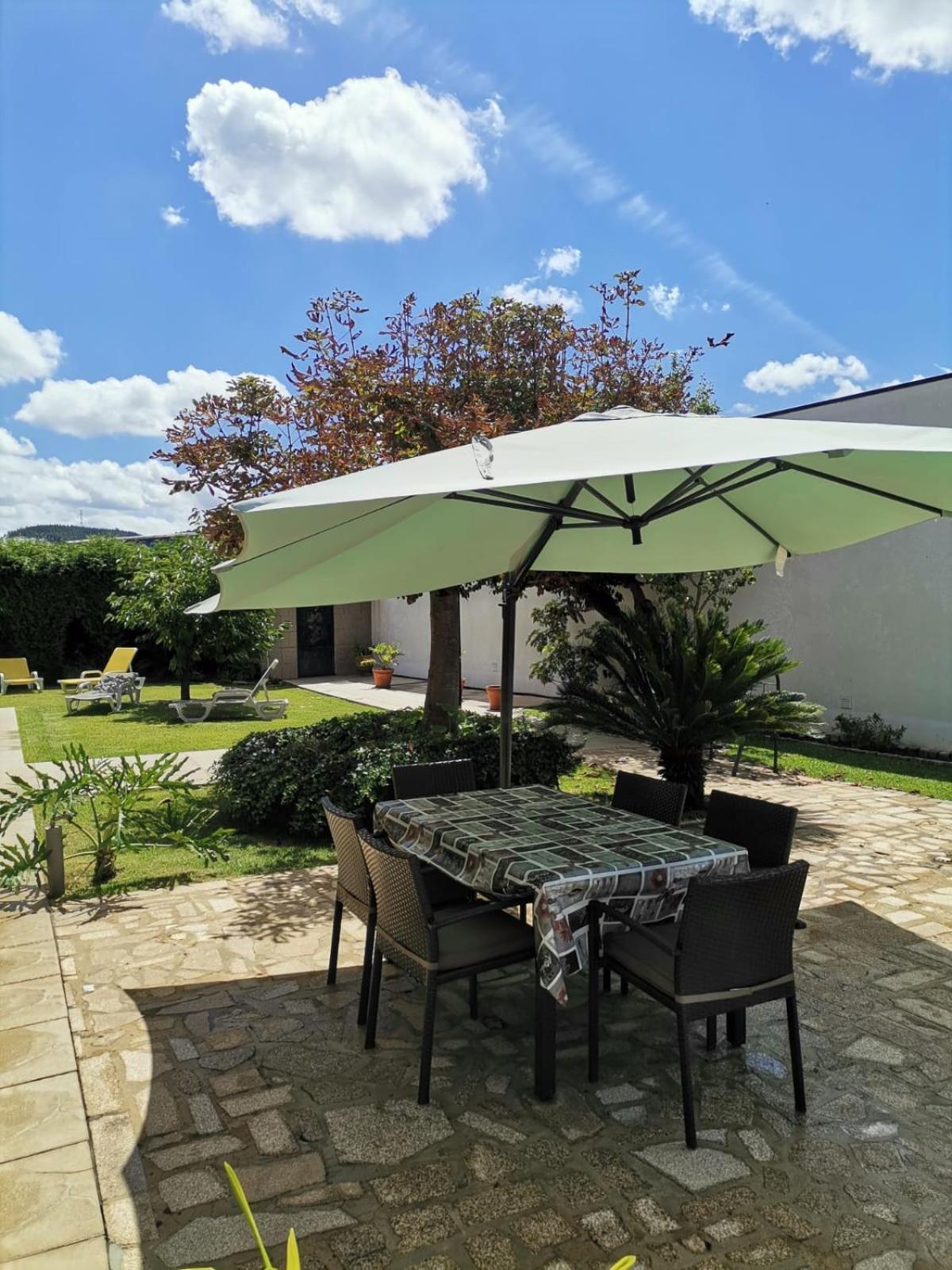 Casa Alem Rio - Quartos Para 6 Hospedes Em Санто Тирсо Екстериор снимка