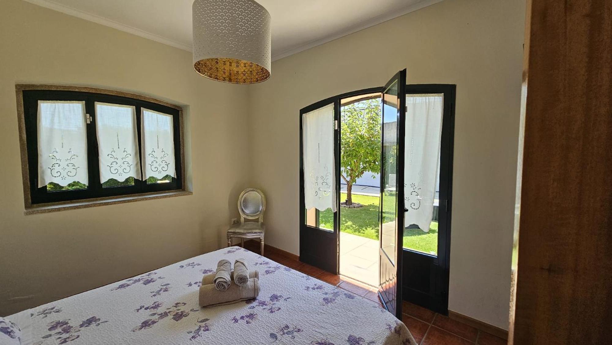 Casa Alem Rio - Quartos Para 6 Hospedes Em Санто Тирсо Екстериор снимка